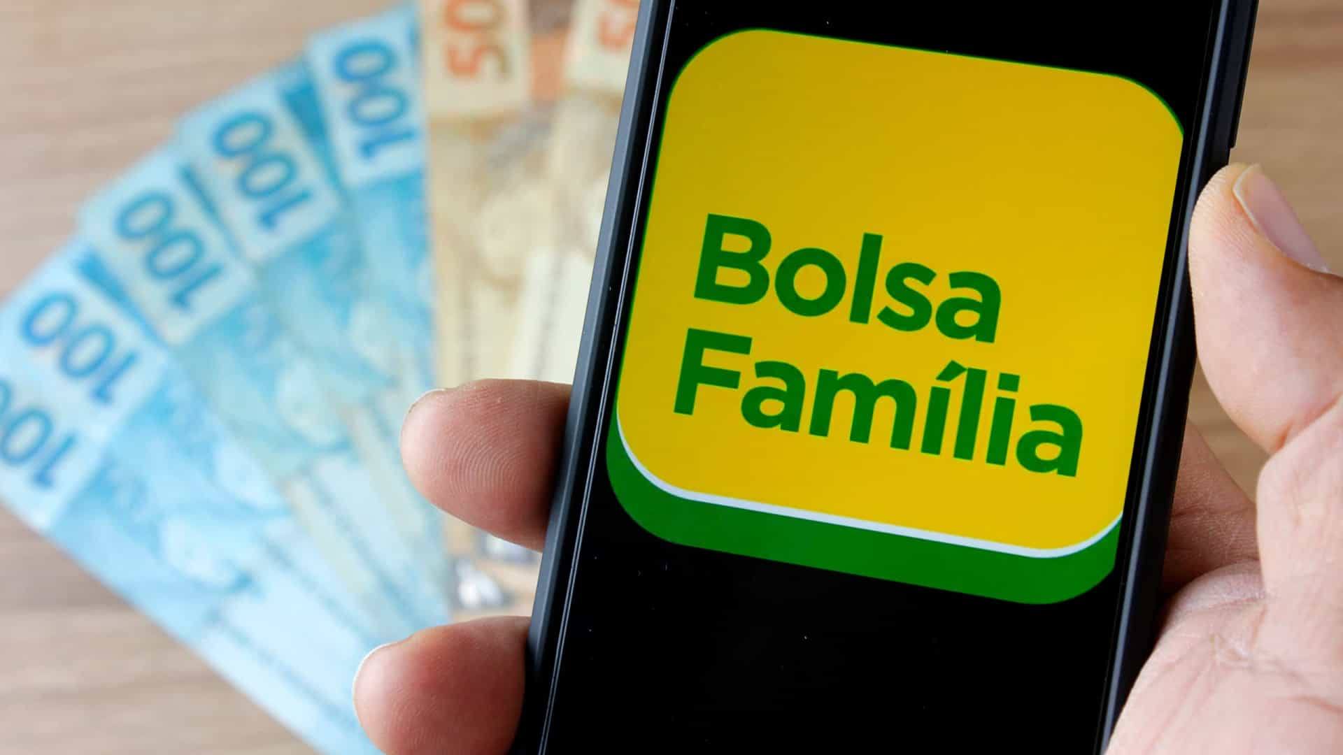 Sancionada lei que remaneja R$ 9,36 bilhões do Bolsa Família para Auxílio Brasil