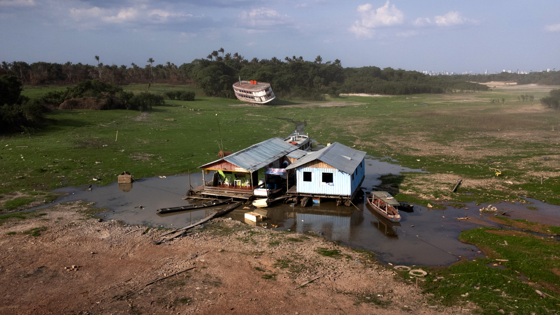 'Sem água, não tem vida': seca na Amazônia brasileira aumenta o temor pelo futuro